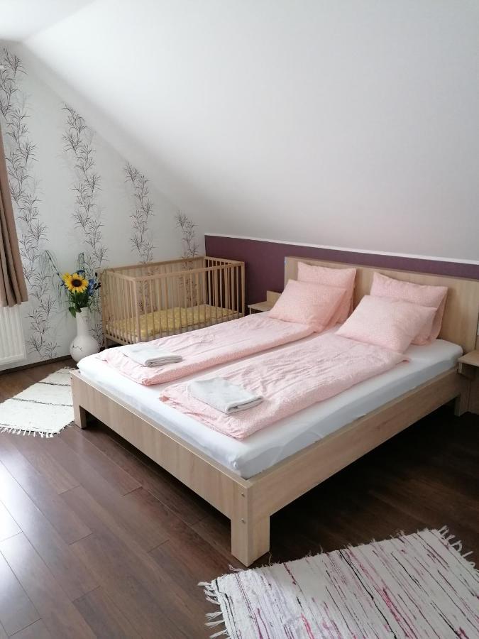 Fadora Apartman ตีฮานี ภายนอก รูปภาพ