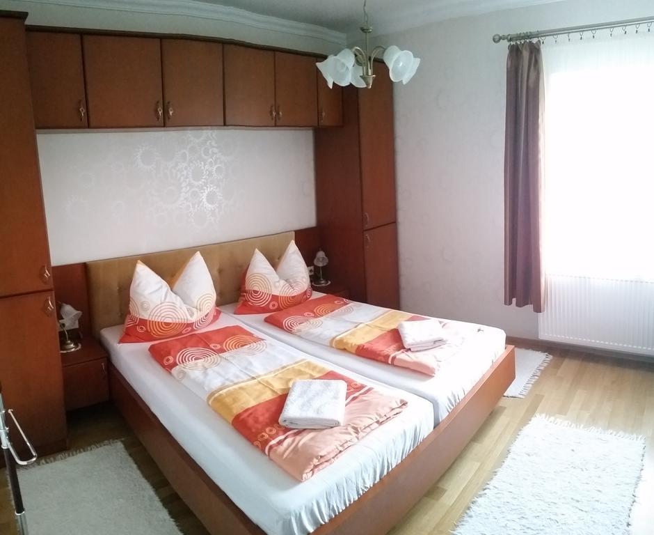 Fadora Apartman ตีฮานี ห้อง รูปภาพ