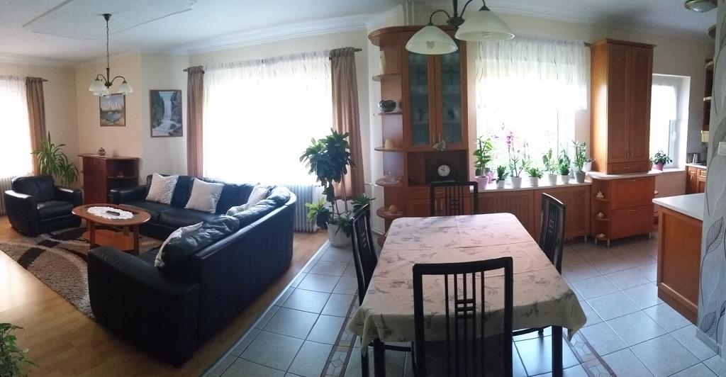 Fadora Apartman ตีฮานี ภายนอก รูปภาพ